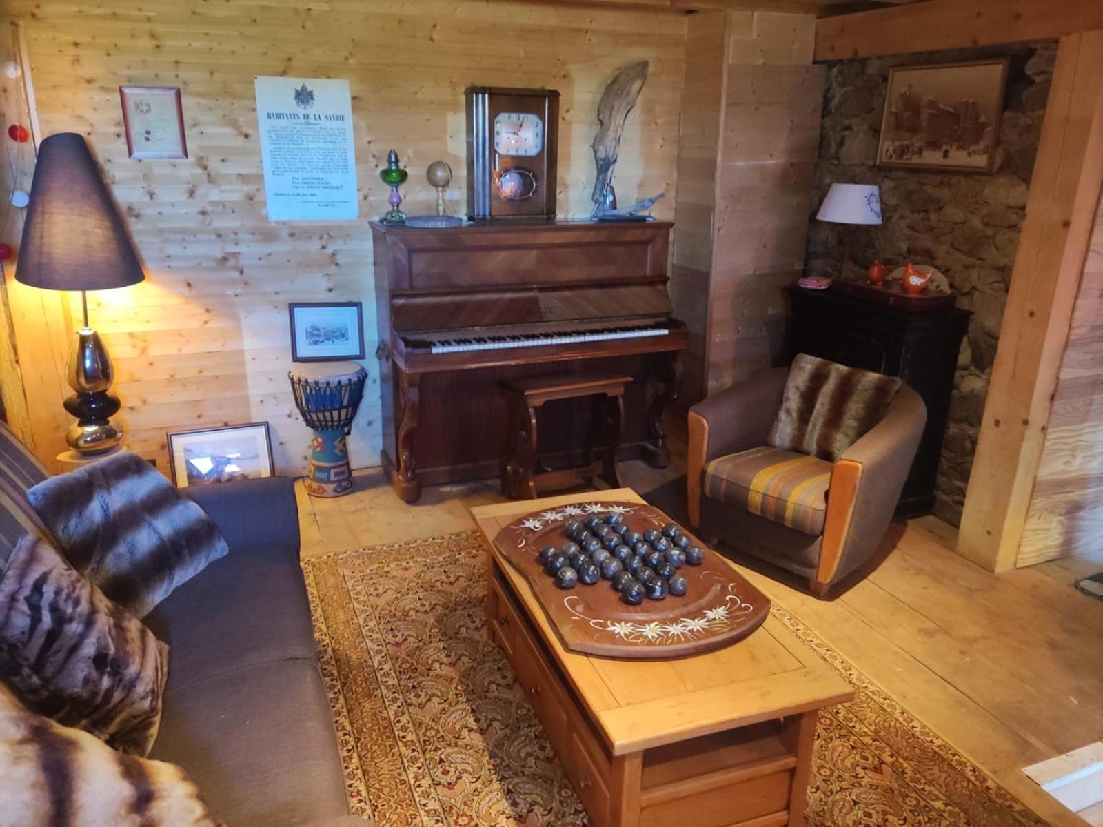 La Chambre Savoyarde Chez Les Garcons Saint-Paul-sur-Yenne Exterior foto