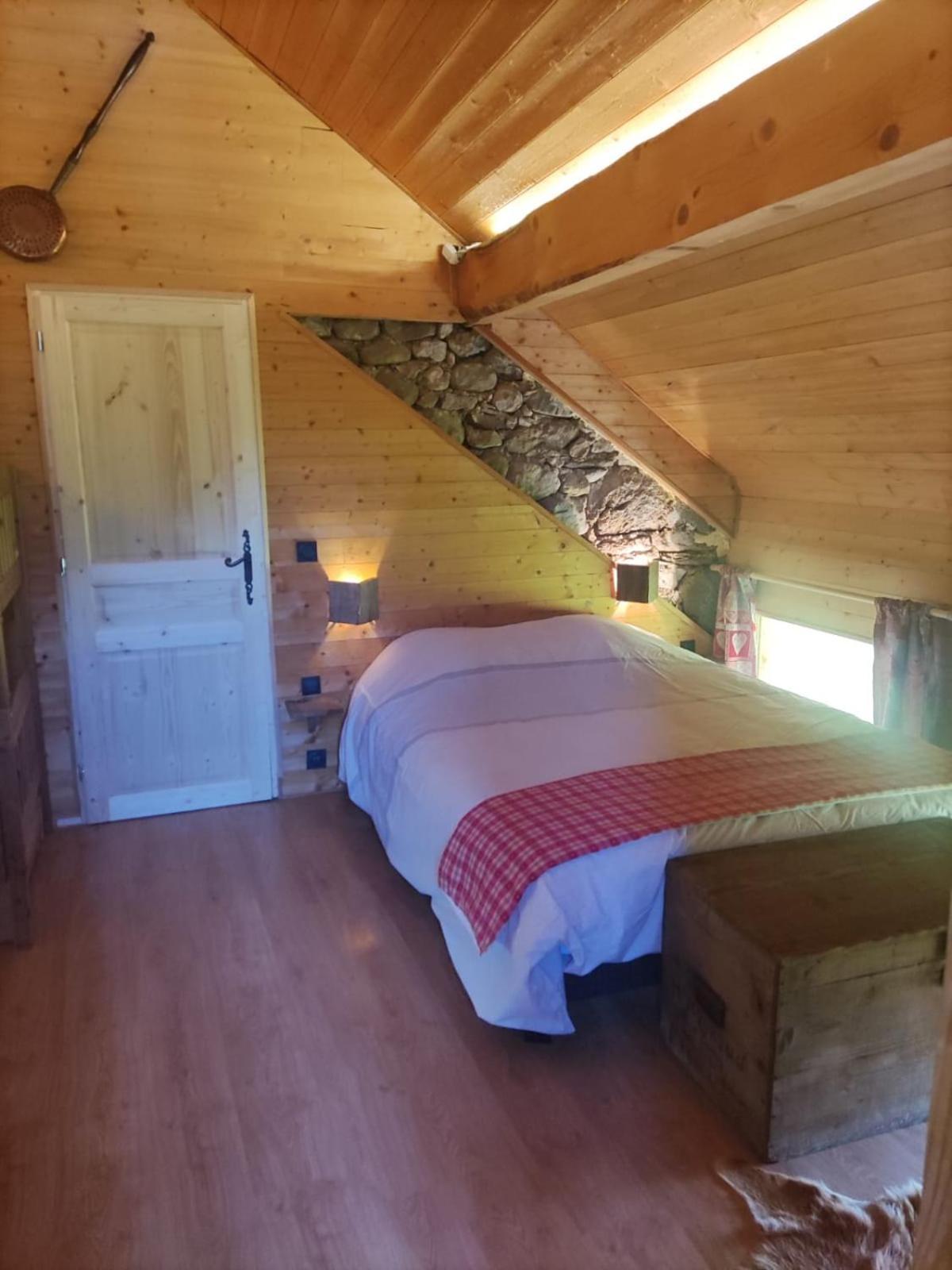 La Chambre Savoyarde Chez Les Garcons Saint-Paul-sur-Yenne Exterior foto
