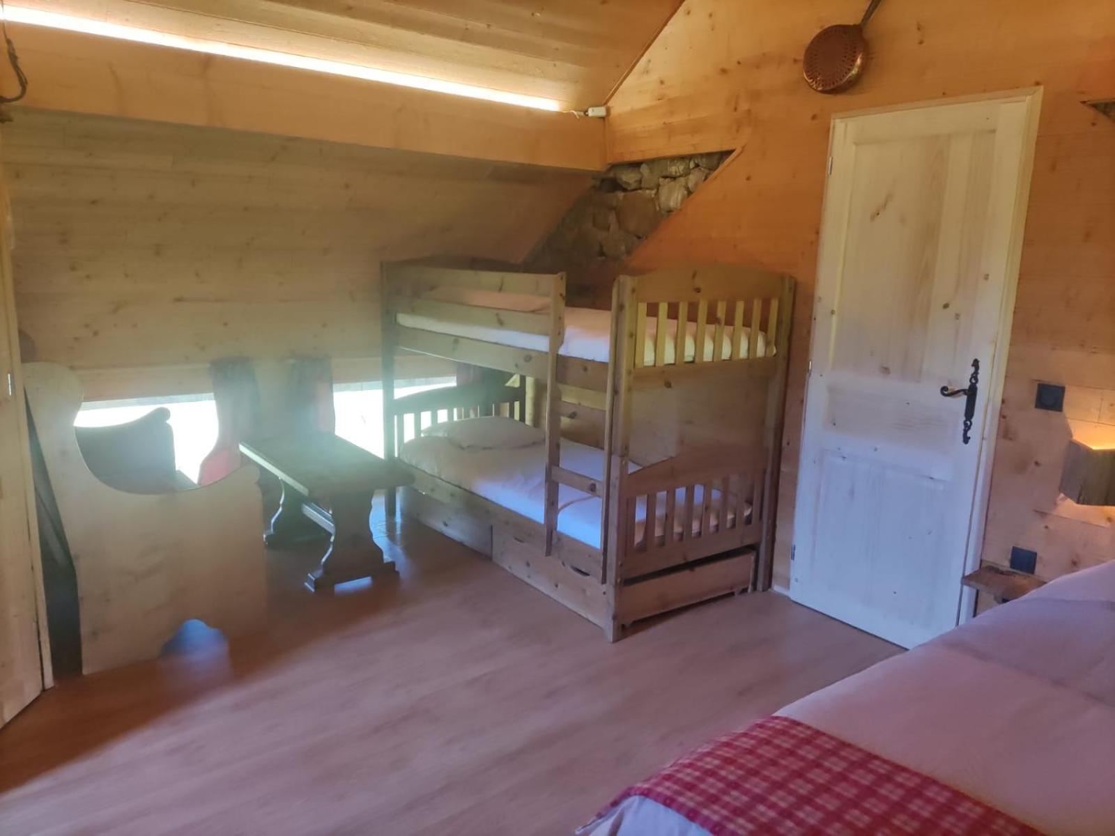 La Chambre Savoyarde Chez Les Garcons Saint-Paul-sur-Yenne Exterior foto